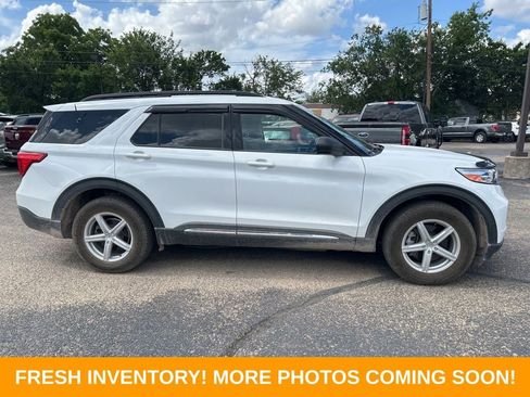 Used 2021 Ford Explorer XLT AWD/4WD image 2