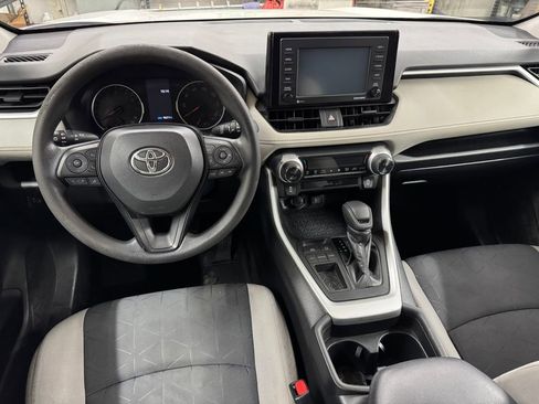 Used 2020 Toyota RAV4 XLE image 18