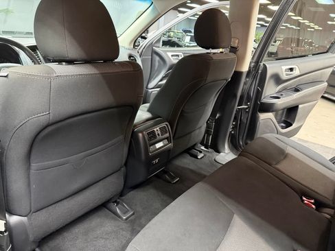 Used 2020 Nissan Pathfinder S AWD/4WD image 36