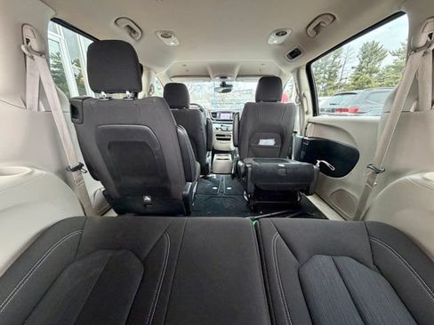 Used 2023 Chrysler Voyager LX FWD image 13