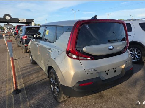 Used 2020 Kia Soul EX FWD image 3