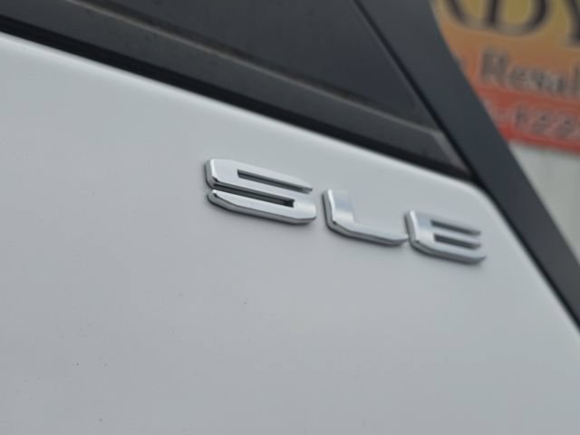 Used 2022 GMC Terrain SLE w/ Driver Convenience Package FWD image 9