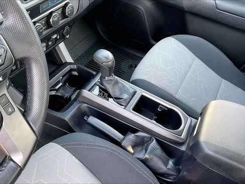 Used 2022 Toyota Tacoma TRD Sport w/ Technology Package AWD/4WD image 17