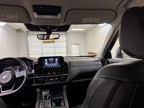 Used 2025 Nissan Pathfinder SL image 21