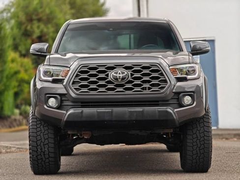 Used 2021 Toyota Tacoma TRD Off-Road w/ Technology Package AWD/4WD image 2