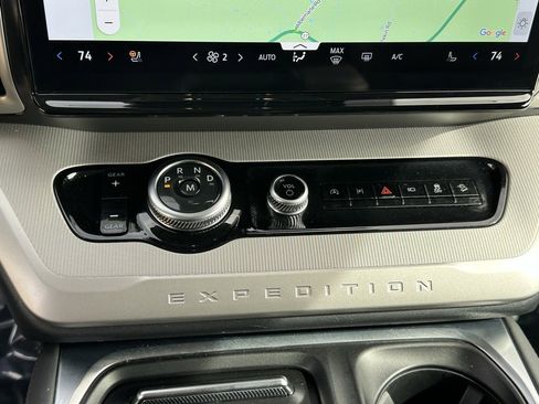 Used 2025 Ford Expedition Active image 32