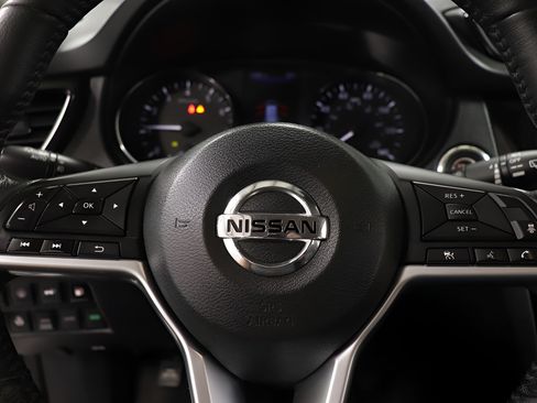 Used 2018 Nissan Rogue SL AWD/4WD image 13