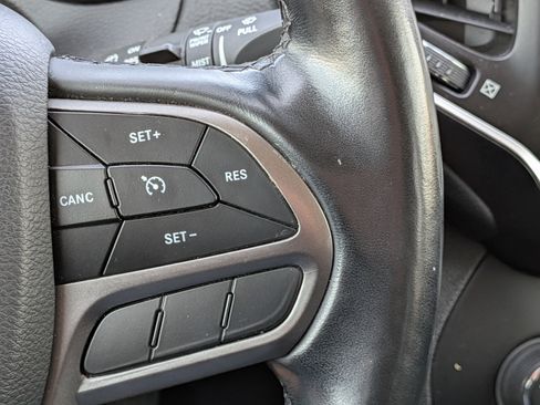 Used 2020 Jeep Cherokee Latitude Plus w/ Cold Weather Group image 19