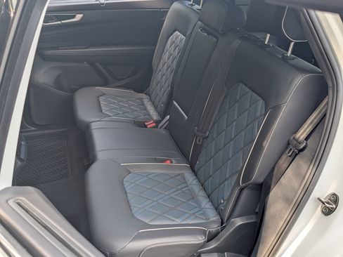 Used 2024 Volkswagen Atlas Cross Sport SEL Premium R-Line image 15