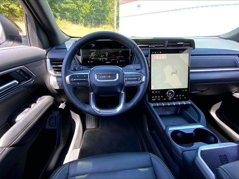 Used 2025 GMC Terrain Elevation w/ Elevation Premium Package FWD image 5