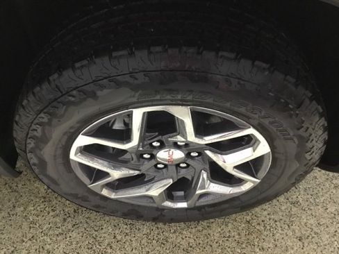 New 2025 GMC Sierra 1500 SLT w/ SLT Premium Package image 29