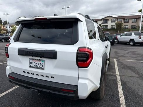Used 2025 Toyota 4Runner SR5 AWD/4WD image 12