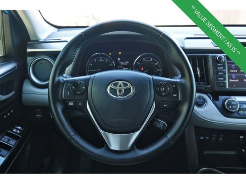 Used 2018 Toyota RAV4 Limited image 16