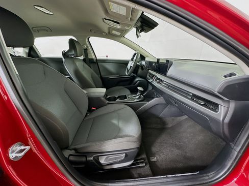 Used 2025 Kia K4 LXS image 29