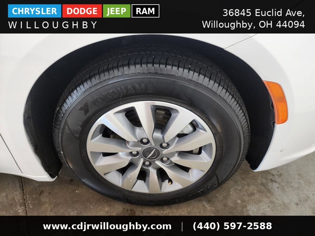 Used 2024 Chrysler Pacifica Limited FWD image 42