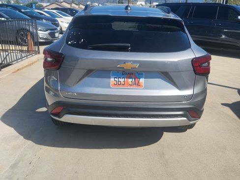 Used 2025 Chevrolet Trax LT FWD image 5