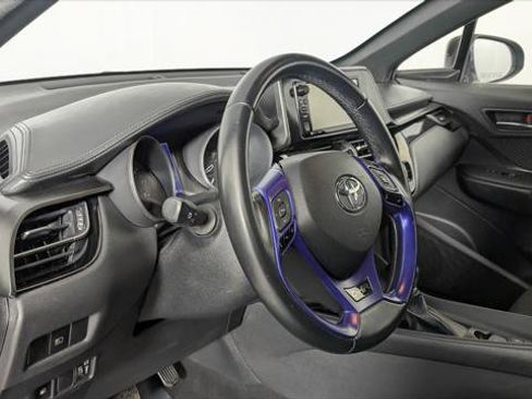 Used 2018 Toyota C-HR XLE image 24