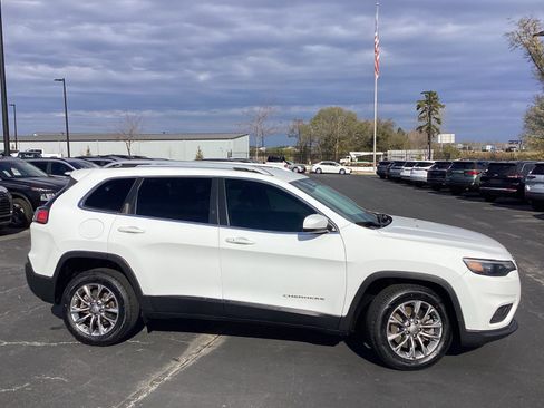 Used 2020 Jeep Cherokee Latitude Plus w/ Cold Weather Group image 5