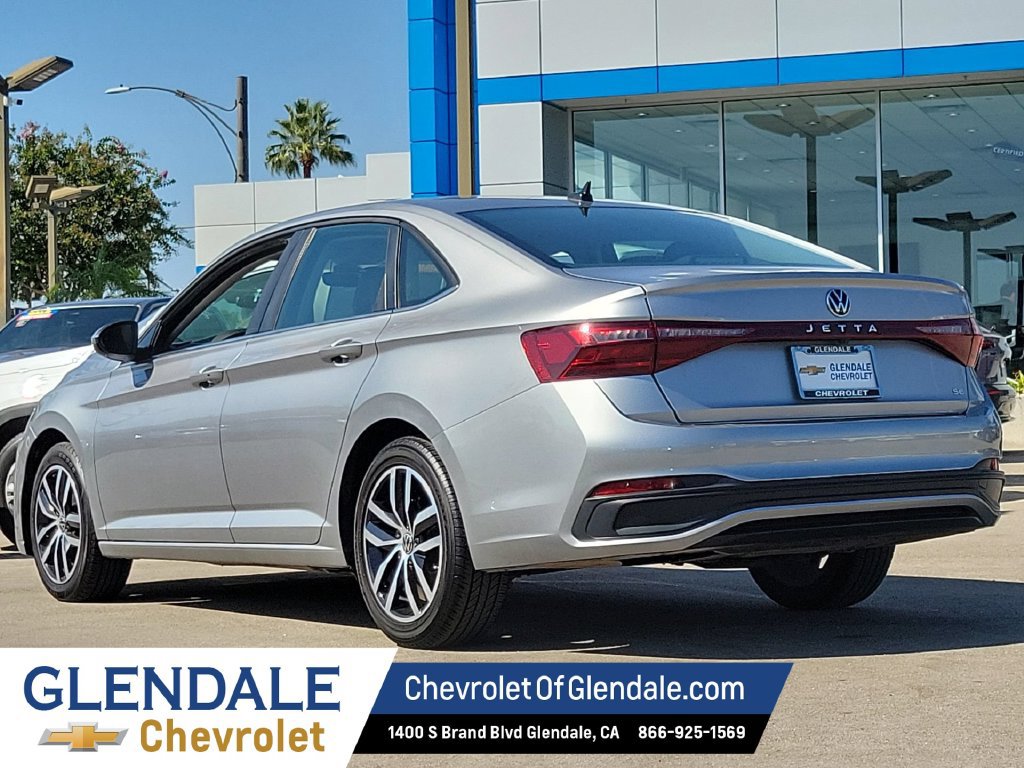 Used 2025 Volkswagen Jetta SE FWD image 5