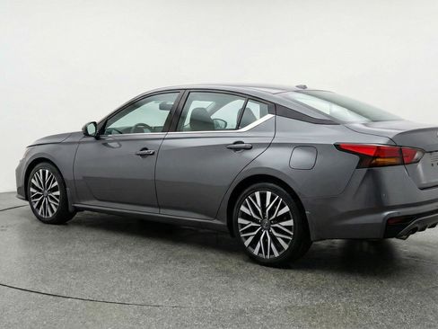 Used 2025 Nissan Altima 2.5 SV FWD image 6