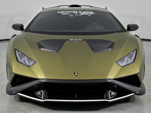 Used 2023 Lamborghini Huracan STO image 5