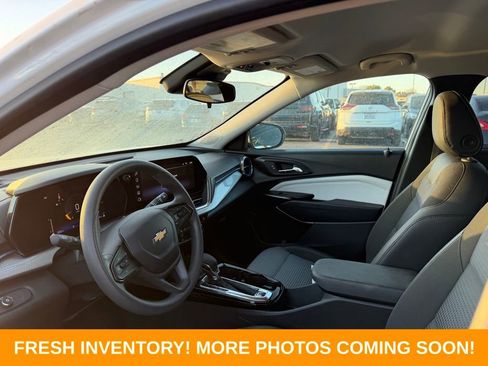Used 2025 Chevrolet Trax LT image 8