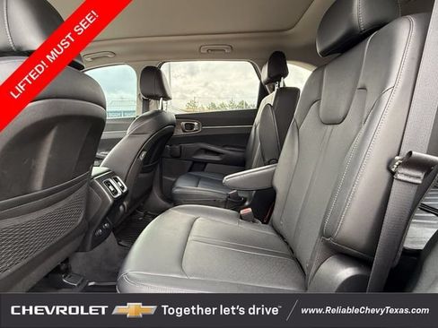 Used 2022 Kia Sorento EX w/ Panoramic Sunroof Package FWD image 31