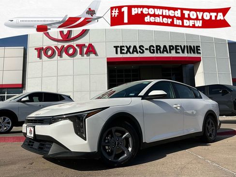 Used 2025 Kia K4 LXS image 1