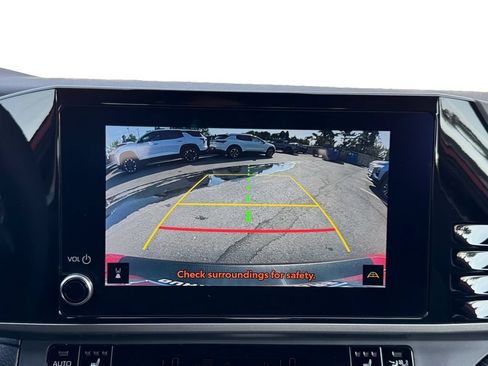 Used 2025 Toyota Camry SE w/ Convenience Package FWD image 15