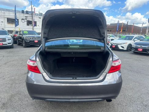 Used 2016 Toyota Camry SE w/ Moonroof Package FWD image 9