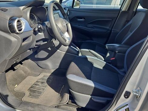 Used 2025 Nissan Versa SV w/ Trunk Package image 17