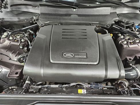 Used 2024 Land Rover Discovery Dynamic SE AWD/4WD image 4