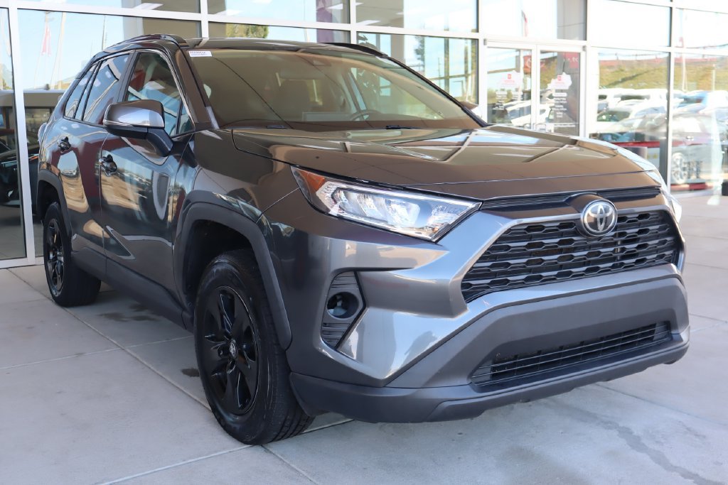 Used 2020 Toyota RAV4 XLE FWD image 1