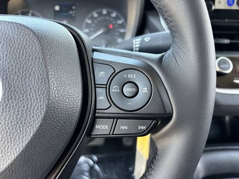 Used 2025 Toyota Corolla LE FWD image 27