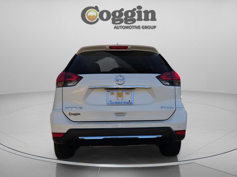 Used 2020 Nissan Rogue SV w/ Premium Package image 4