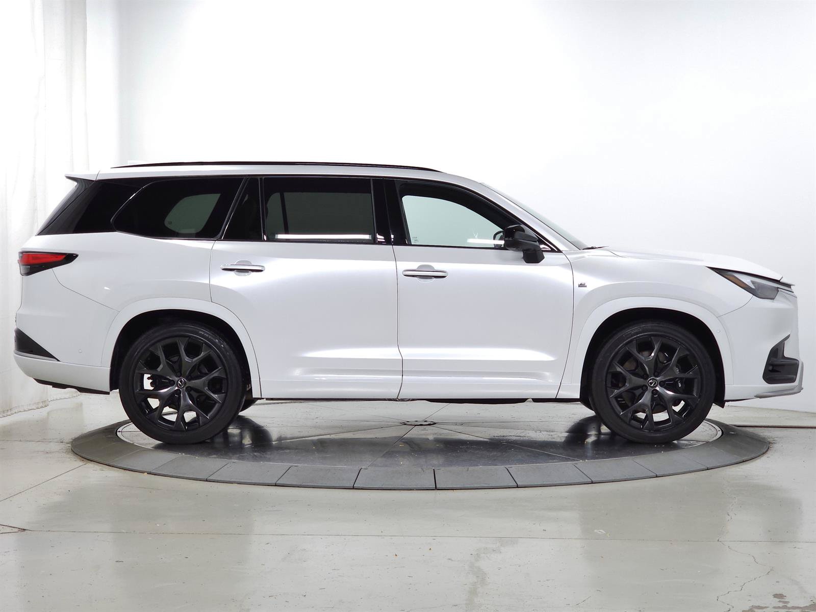 Used 2024 Lexus TX 500h AWD w/ Technology Package image 13