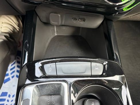 Used 2024 Chevrolet Trax LT w/ Driver Confidence Package FWD image 28
