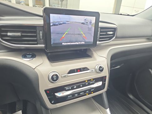 Used 2023 Ford Explorer XLT w/ Equipment Group 202A image 28