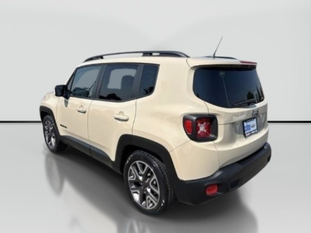 Used 2016 Jeep Renegade Latitude FWD image 3