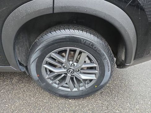 Used 2023 Nissan Rogue S image 16