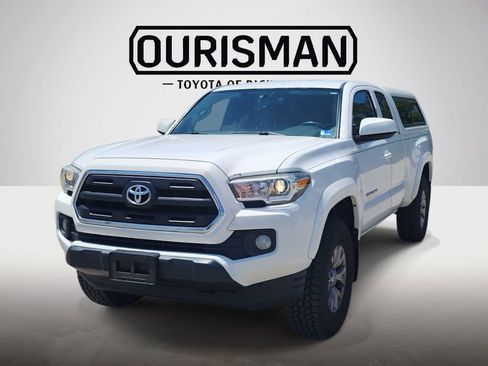 Certified 2016 Toyota Tacoma SR5 AWD/4WD image 8