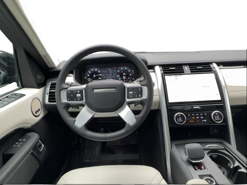 Used 2025 Land Rover Discovery S AWD/4WD image 41