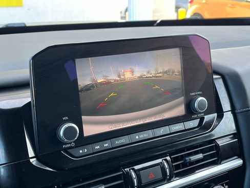 Used 2025 Nissan Pathfinder SV image 25