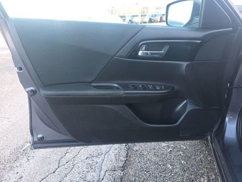 Used 2016 Honda Accord LX image 17
