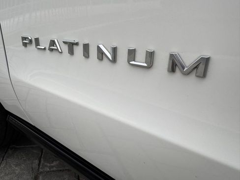 Used 2025 Ford Expedition Platinum w/ Platinum Ultimate Package AWD/4WD image 5