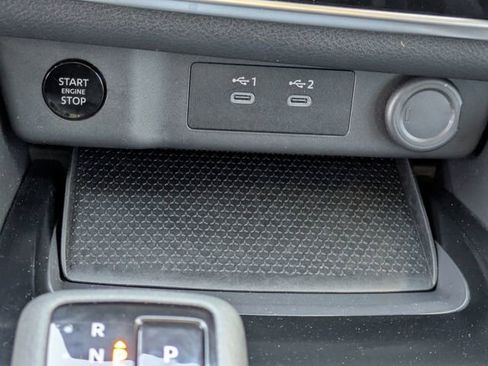 Used 2025 Nissan Rogue S image 17