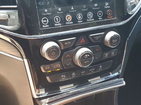 Used 2019 Jeep Grand Cherokee Limited image 29