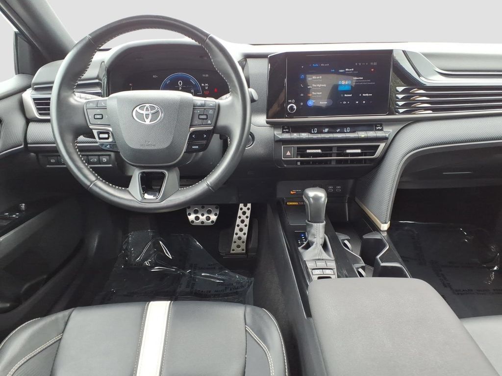 Used 2025 Toyota Camry SE FWD image 13