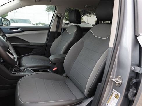 Certified 2024 Volkswagen Taos SE image 25