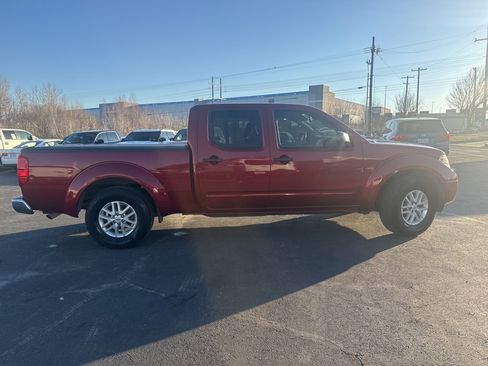 Used 2019 Nissan Frontier SV image 2